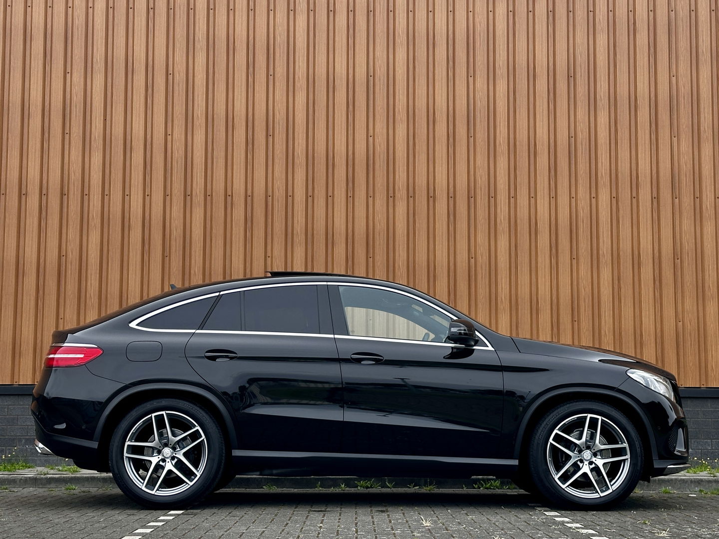 Mercedes-Benz GLE Coupé 350 d 4MATIC | Cruise Control | 360 Graden Camera | Apple Carplay | Panoramadak | Memorystoelen | Stoelverwarming | DAB | Elektrische Trekhaak |
