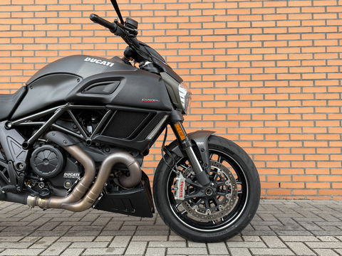 Ducati Diavel Carbon | Uniek | Marchesini-wielen | Powercruisers | LED | Keyless | Brembo | ABS |