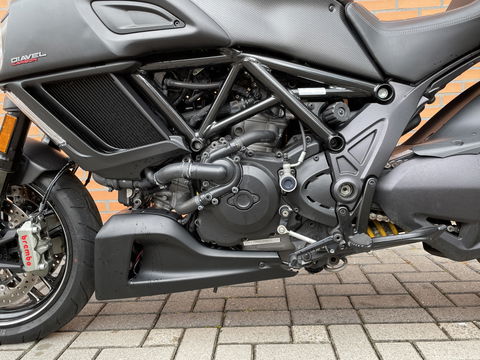 Ducati Diavel Carbon | Uniek | Marchesini-wielen | Powercruisers | LED | Keyless | Brembo | ABS |