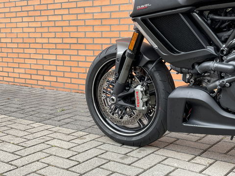 Ducati Diavel Carbon | Uniek | Marchesini-wielen | Powercruisers | LED | Keyless | Brembo | ABS |