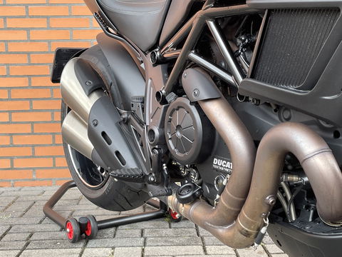 Ducati Diavel Carbon | Uniek | Marchesini-wielen | Powercruisers | LED | Keyless | Brembo | ABS |