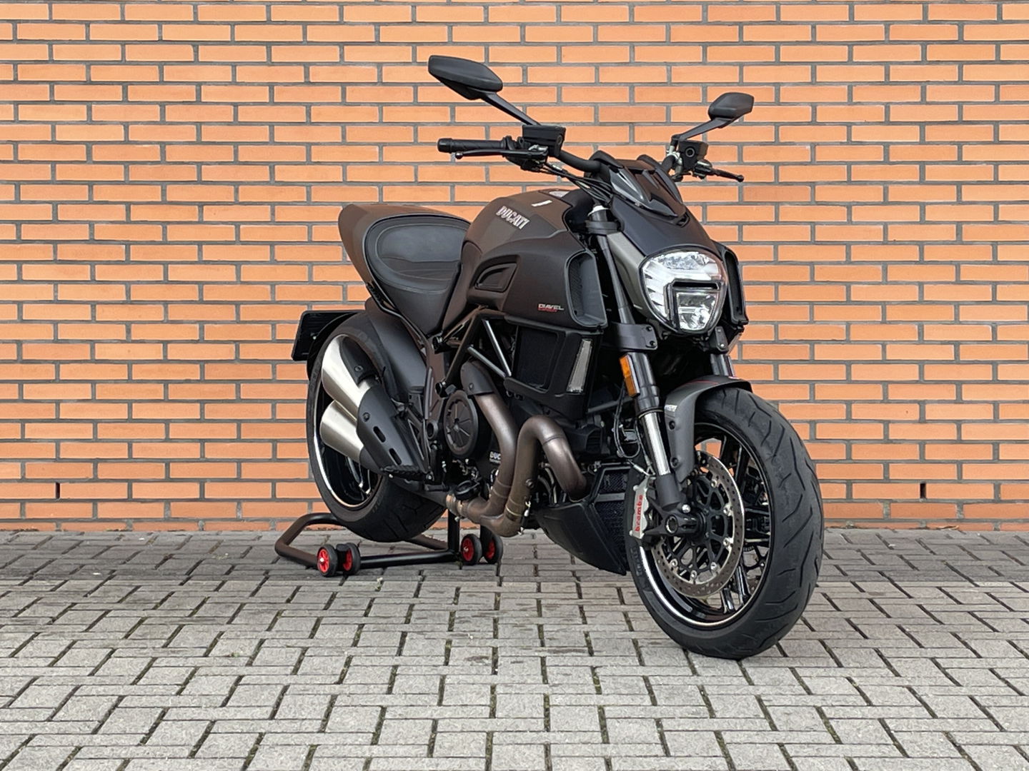 Ducati Diavel Carbon | Uniek | Marchesini-wielen | Powercruisers | LED | Keyless | Brembo | ABS |