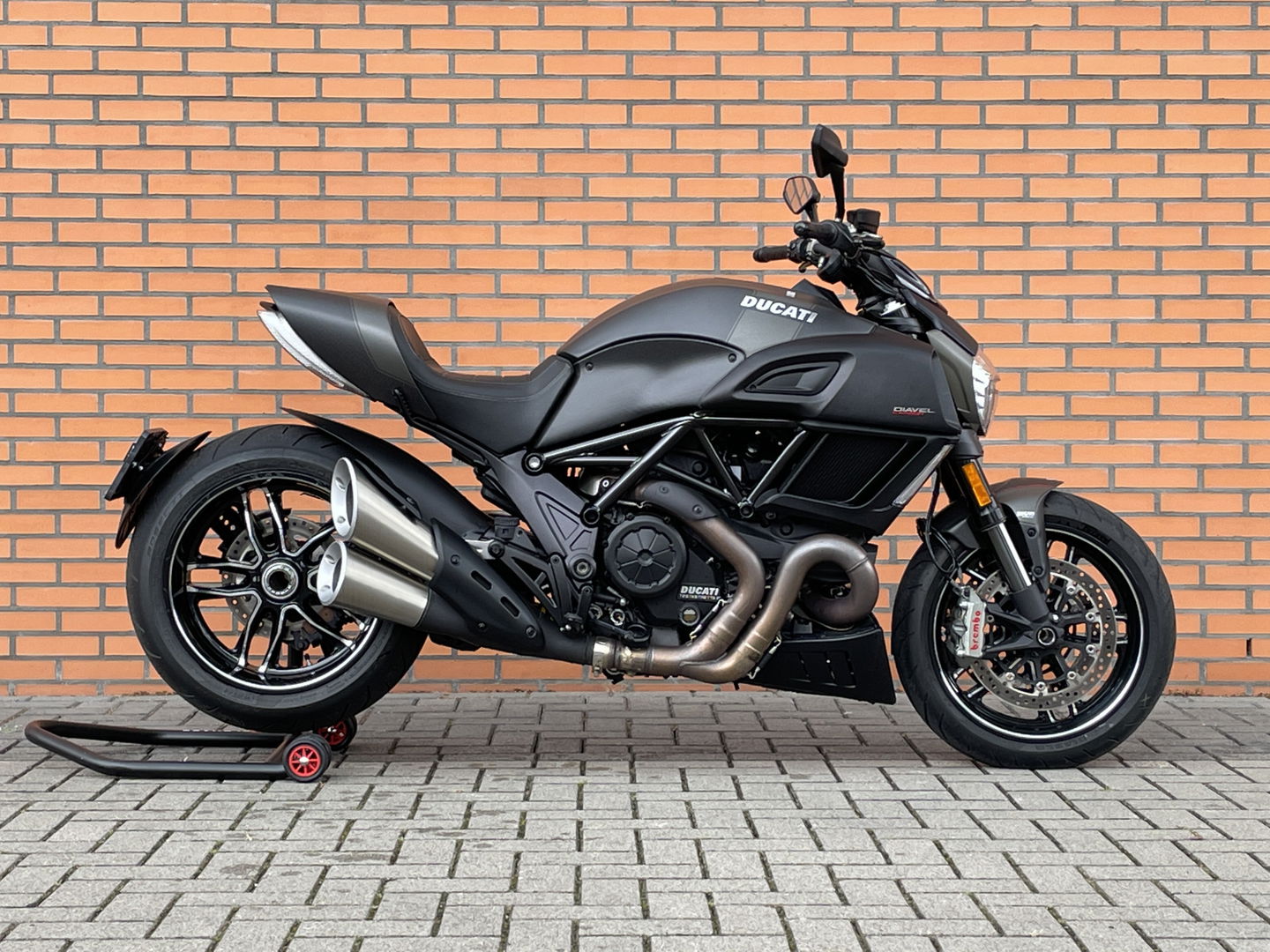 Ducati Diavel Carbon | Uniek | Marchesini-wielen | Powercruisers | LED | Keyless | Brembo | ABS |