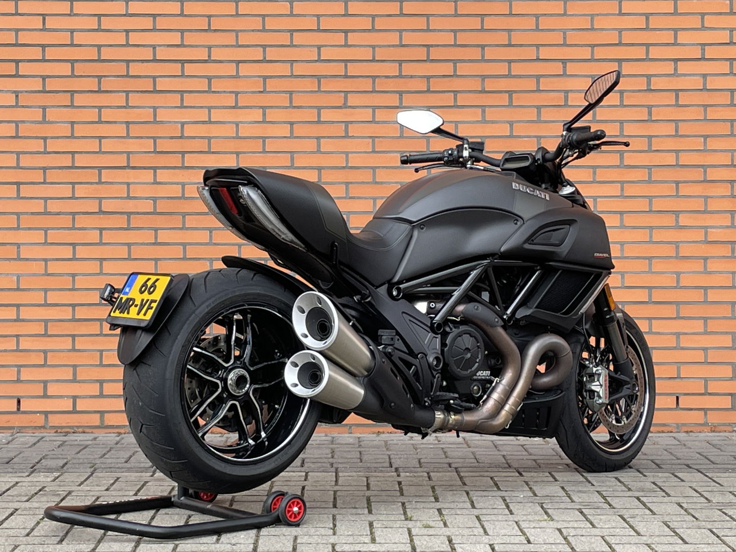 Ducati Diavel Carbon | Uniek | Marchesini-wielen | Powercruisers | LED | Keyless | Brembo | ABS |