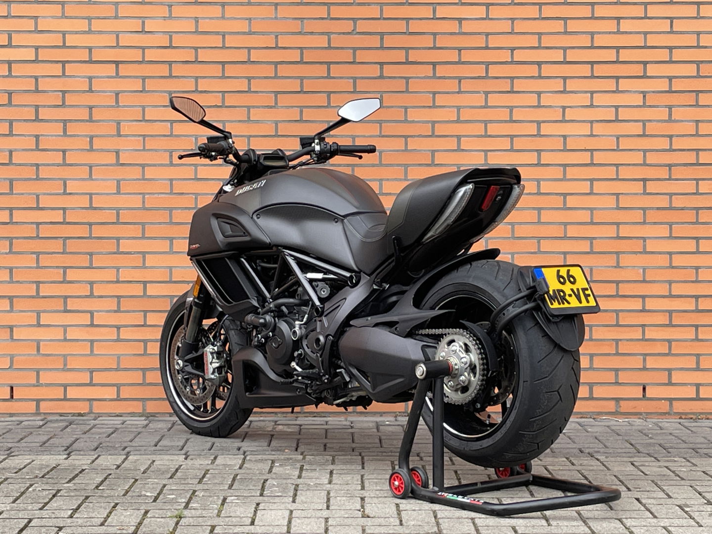Ducati Diavel Carbon | Uniek | Marchesini-wielen | Powercruisers | LED | Keyless | Brembo | ABS |
