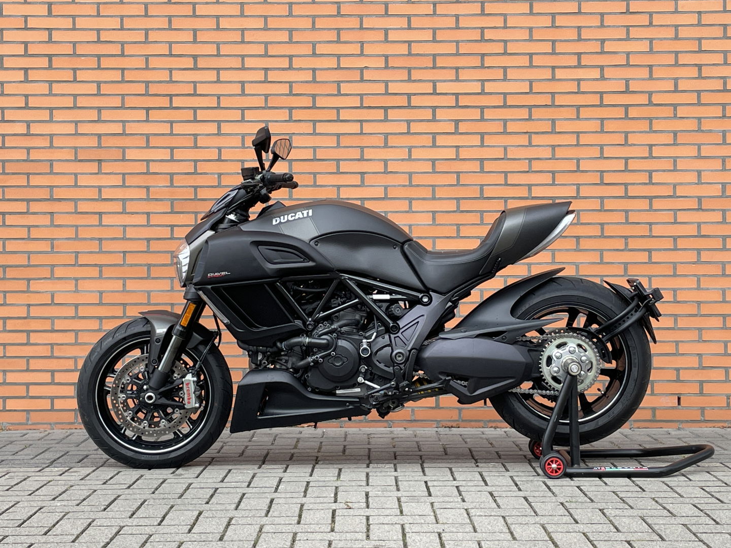 Ducati Diavel Carbon | Uniek | Marchesini-wielen | Powercruisers | LED | Keyless | Brembo | ABS |