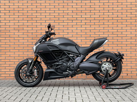 Ducati Diavel Carbon | Uniek | Marchesini-wielen | Powercruisers | LED | Keyless | Brembo | ABS |