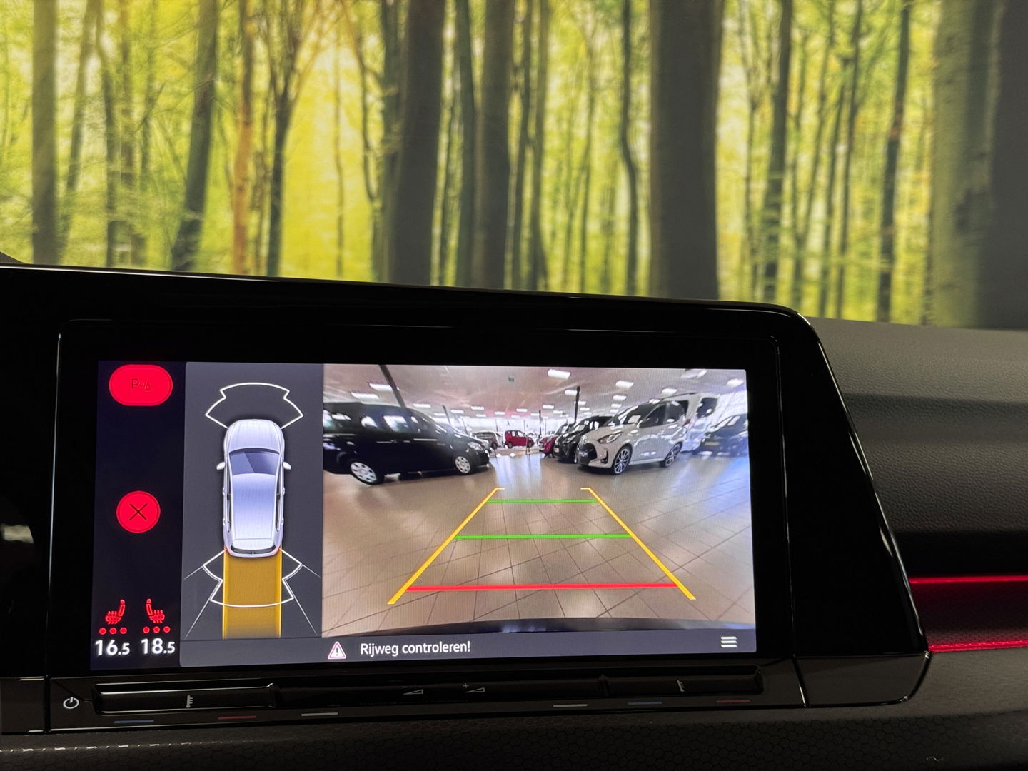 Volkswagen Golf 2.0 TDI GTD | 200 PK! | Panoramadak | Head-Up Display | Wegklapbare Trekhaak | 19" Lichtmetaal | Stuurwielverwarming | Sfeerverlichting | Apple Carplay | Camera |