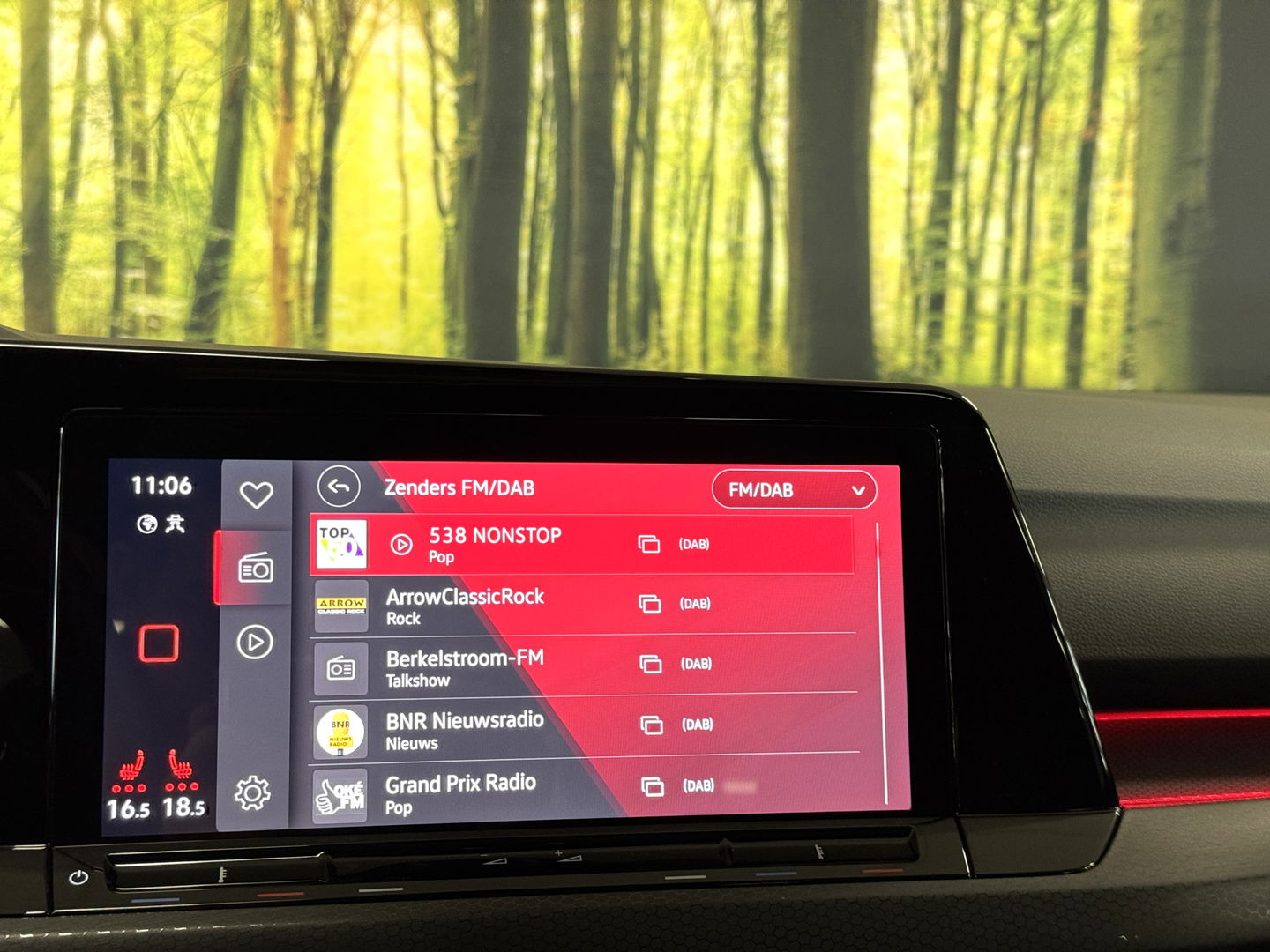 Volkswagen Golf 2.0 TDI GTD | 200 PK! | Panoramadak | Head-Up Display | Wegklapbare Trekhaak | 19" Lichtmetaal | Stuurwielverwarming | Sfeerverlichting | Apple Carplay | Camera |