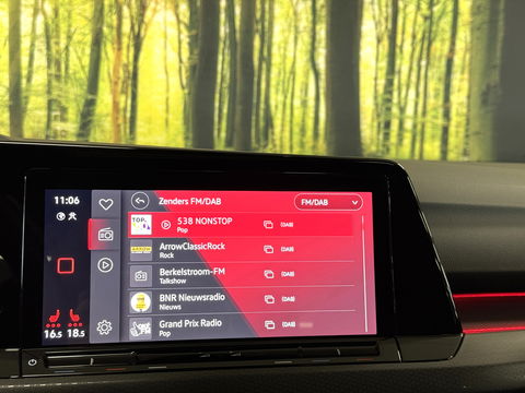 Volkswagen Golf 2.0 TDI GTD | 200 PK! | Panoramadak | Head-Up Display | Wegklapbare Trekhaak | 19" Lichtmetaal | Stuurwielverwarming | Sfeerverlichting | Apple Carplay | Camera |