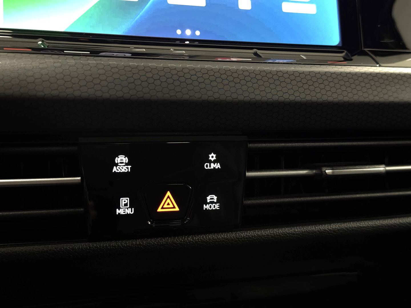 Volkswagen Golf 2.0 TDI GTD | 200 PK! | Panoramadak | Head-Up Display | Wegklapbare Trekhaak | 19" Lichtmetaal | Stuurwielverwarming | Sfeerverlichting | Apple Carplay | Camera |