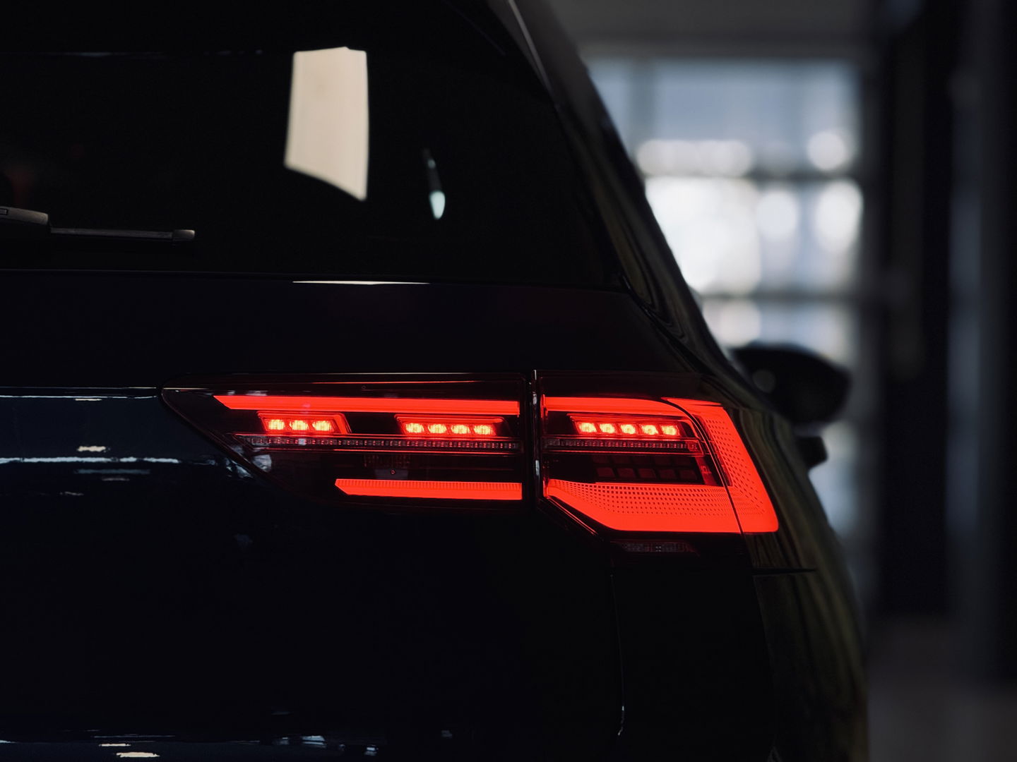 Volkswagen Golf 2.0 TDI GTD | 200 PK! | Panoramadak | Head-Up Display | Wegklapbare Trekhaak | 19" Lichtmetaal | Stuurwielverwarming | Sfeerverlichting | Apple Carplay | Camera |
