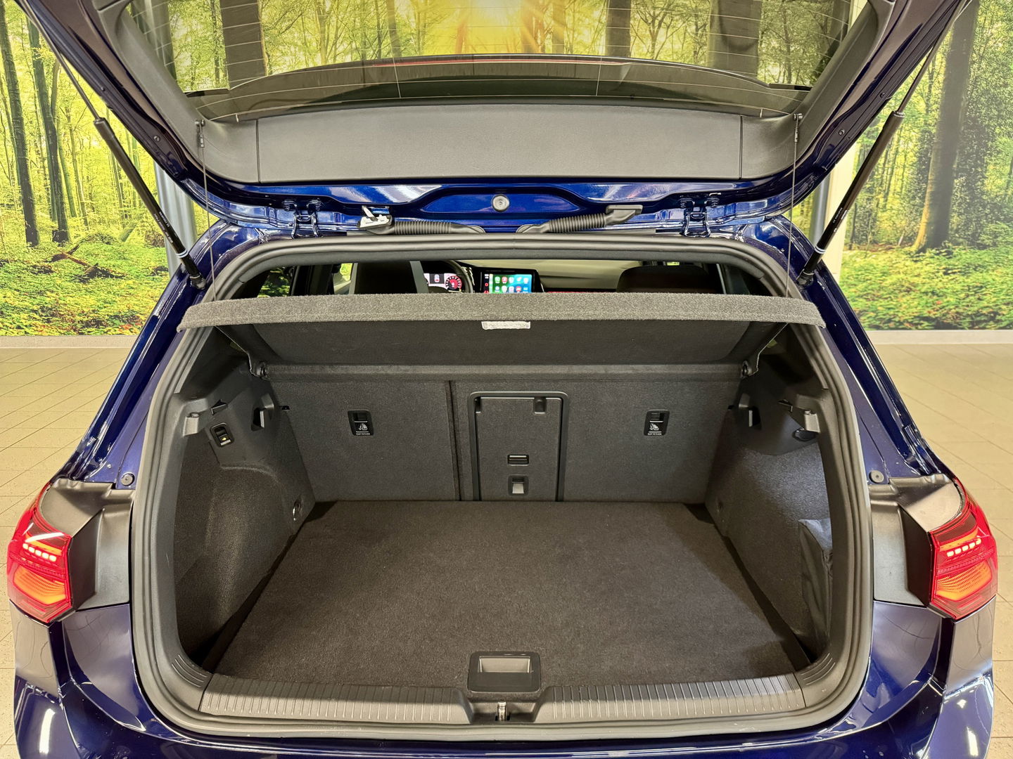 Volkswagen Golf 2.0 TDI GTD | 200 PK! | Panoramadak | Head-Up Display | Wegklapbare Trekhaak | 19" Lichtmetaal | Stuurwielverwarming | Sfeerverlichting | Apple Carplay | Camera |