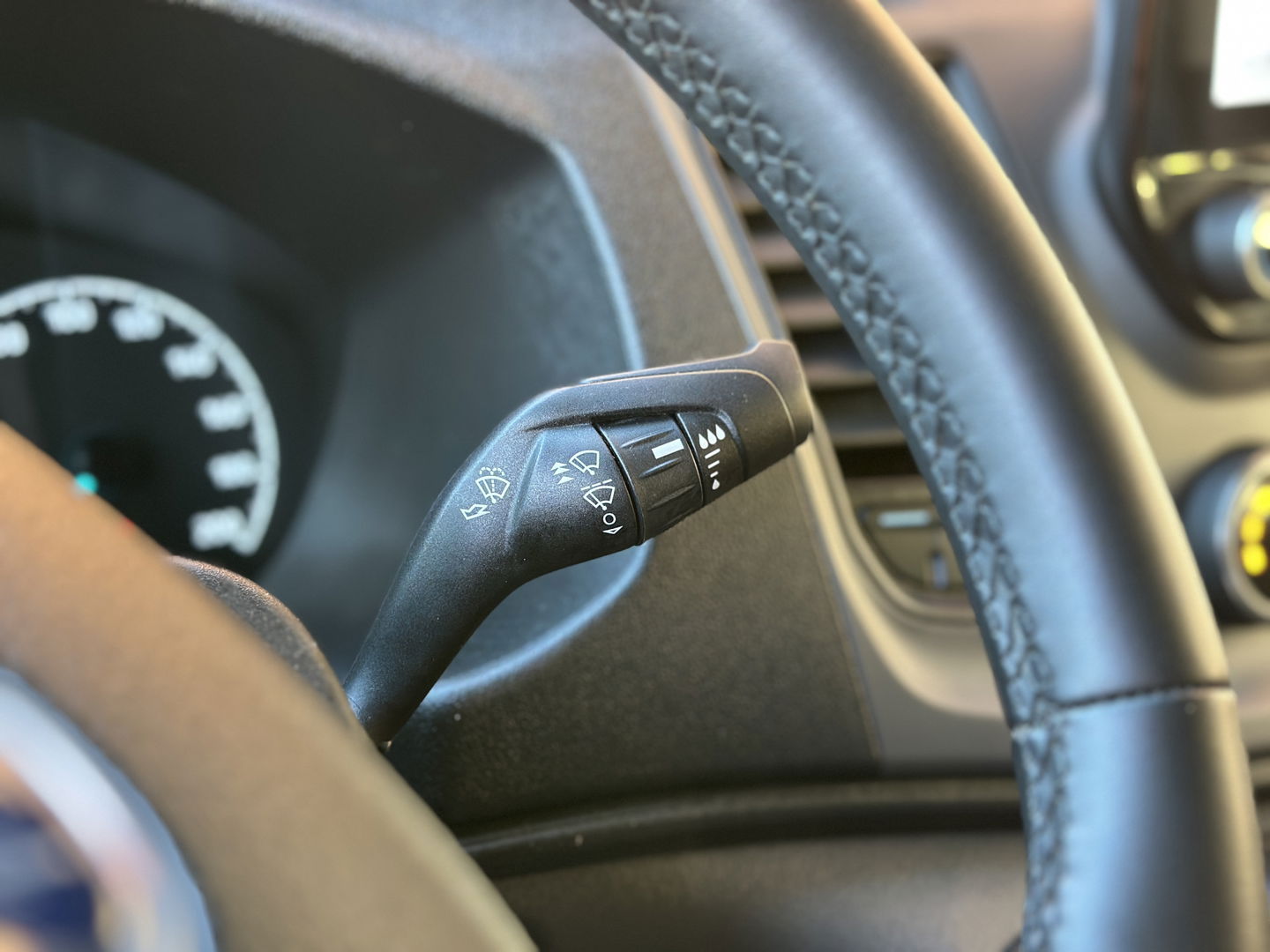 Ford Transit Custom 300 2.0 TDCI L1H1 Trend DC | Achteruitrijcamera | Parkeersensoren | Cruise Control | Apple Carplay | Android Auto |