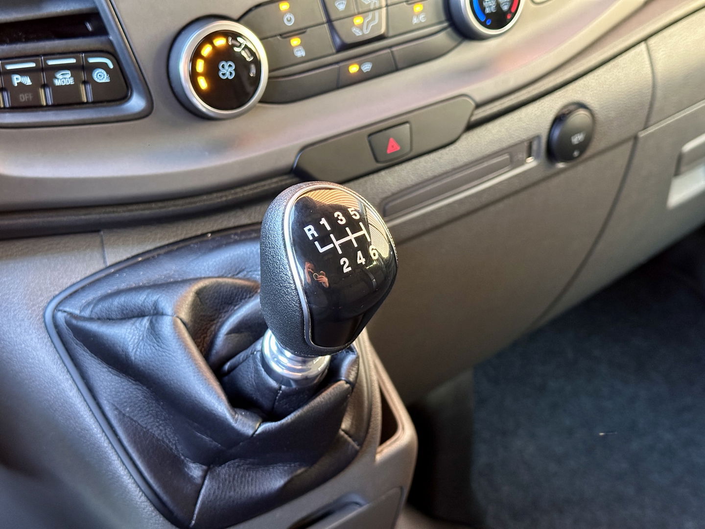 Ford Transit Custom 300 2.0 TDCI L1H1 Trend DC | Achteruitrijcamera | Parkeersensoren | Cruise Control | Apple Carplay | Android Auto |
