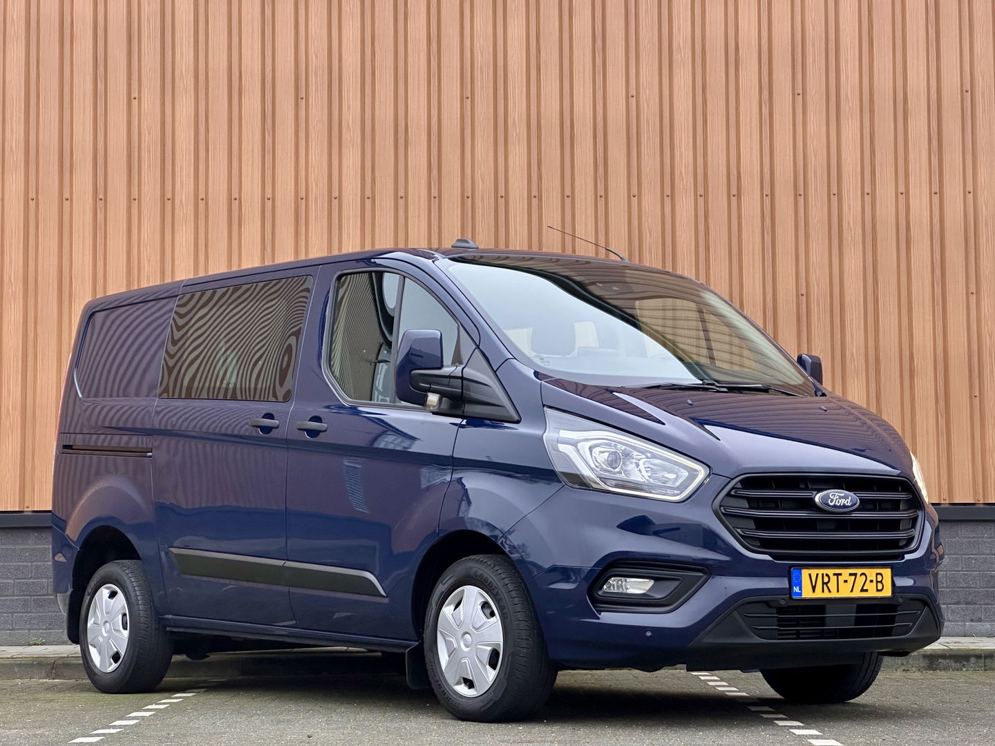 Ford Transit Custom 300 2.0 TDCI L1H1 Trend DC | Achteruitrijcamera | Parkeersensoren | Cruise Control | Apple Carplay | Android Auto |