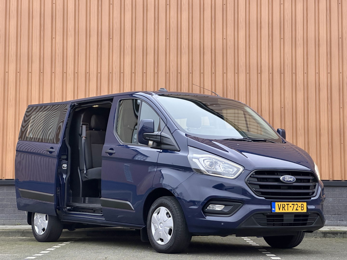 Ford Transit Custom 300 2.0 TDCI L1H1 Trend DC | Achteruitrijcamera | Parkeersensoren | Cruise Control | Apple Carplay | Android Auto |