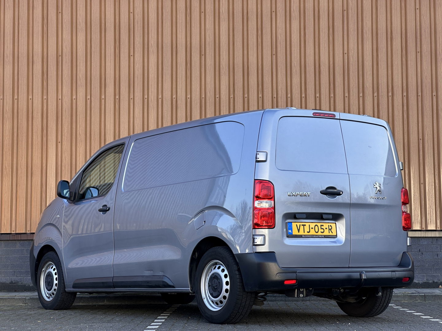 Peugeot Expert 1.5 BlueHDI 100 Standard Premium | Parkeersensoren Achter | Cruise Control | Bluetooth | Trekhaak | Centrale Deurvergrendeling | Airconditioning |