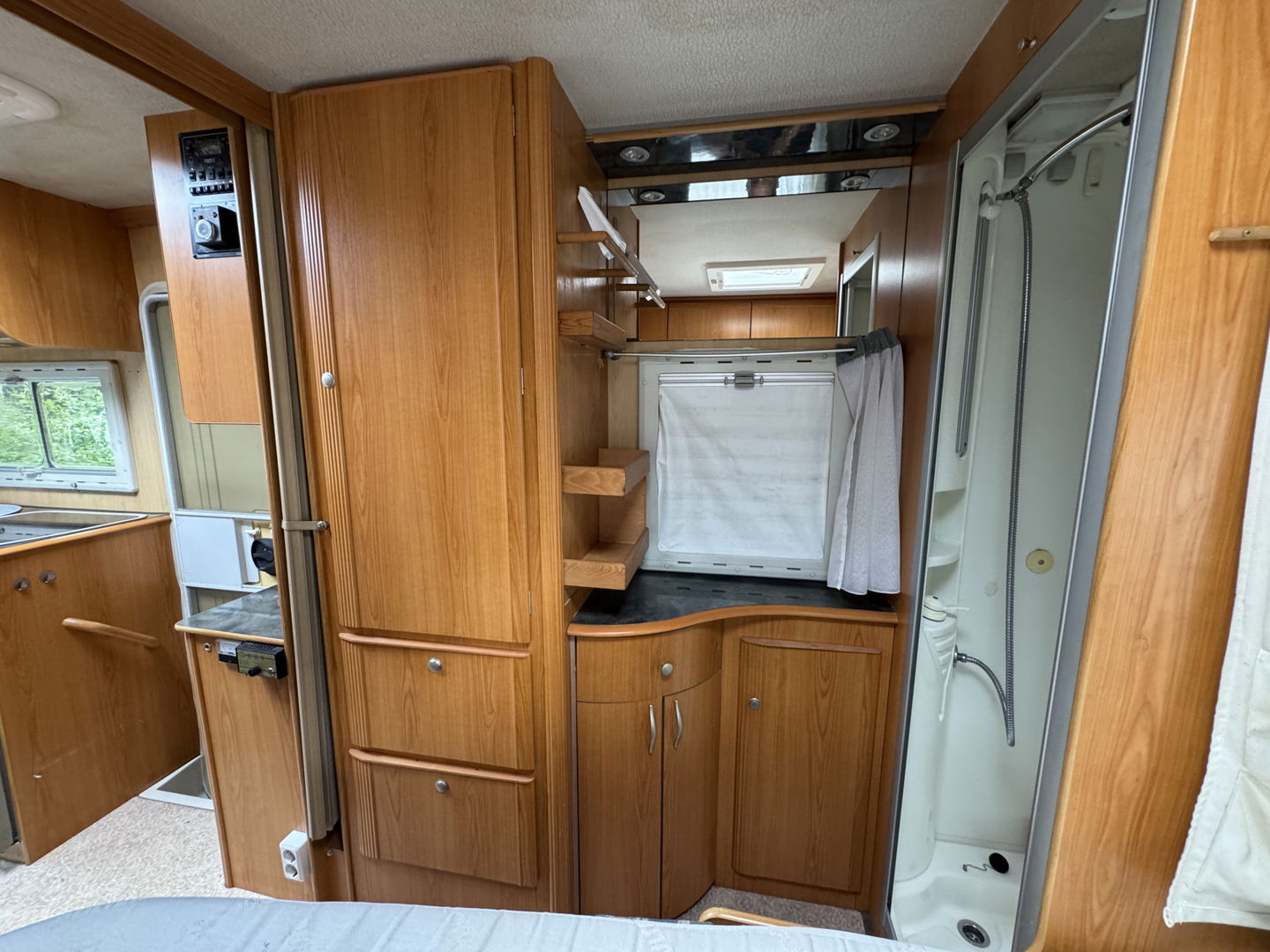 Mercedes-Benz 313 CDI Pilote Camper | Cruise Control | Dakraam | Douchecabine | Toilet | Draaibare Voorstoelen | Trekhaak |