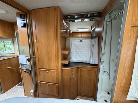 Mercedes-Benz 313 CDI Pilote Camper | Cruise Control | Dakraam | Douchecabine | Toilet | Draaibare Voorstoelen | Trekhaak |