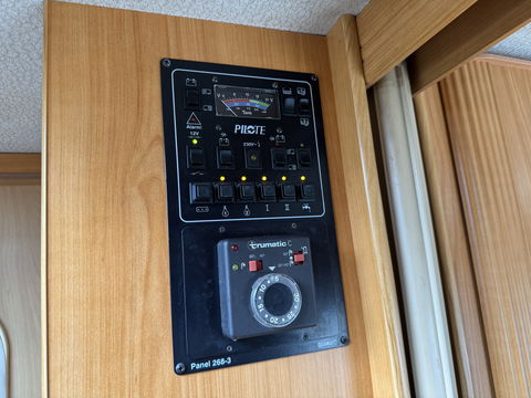 Mercedes-Benz 313 CDI Pilote Camper | Cruise Control | Dakraam | Douchecabine | Toilet | Draaibare Voorstoelen | Trekhaak |