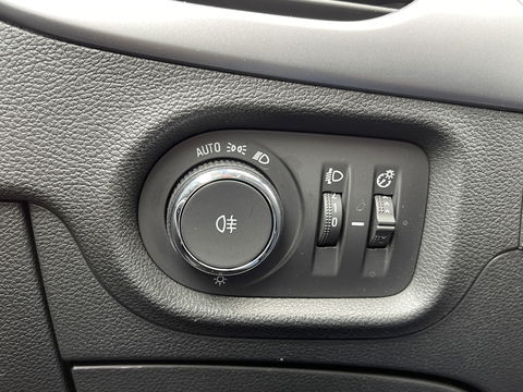 Opel Astra 1.6 CDTI Business | Exportprijs | Airconditioning | Cruise Control | Radio | Multifunctioneel Stuurwiel | Isofix | Stop&Go |