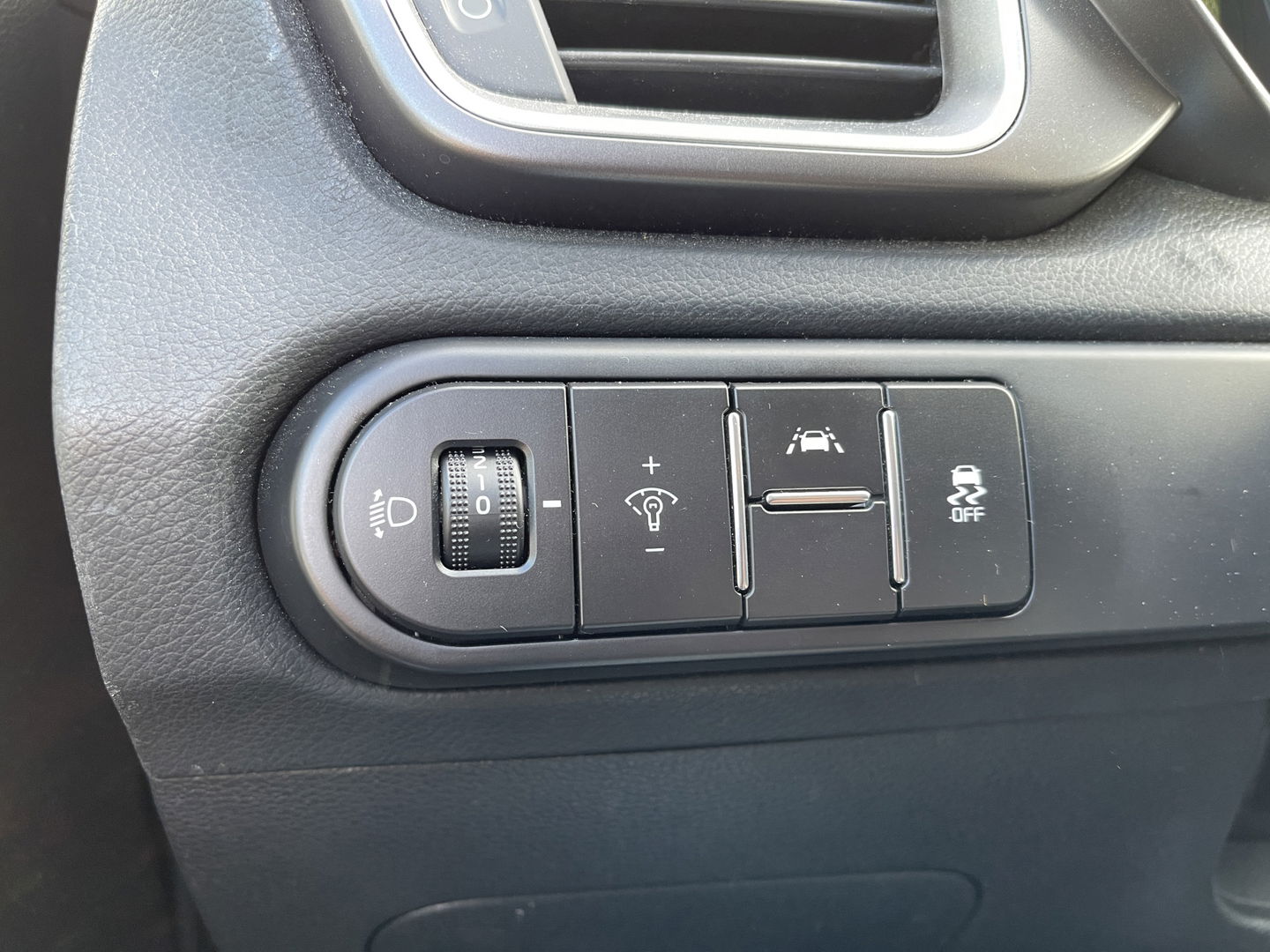 Kia Ceed 1.6 CRDi DynamicLine | Exportprijs | Airconditioning | Cruise Control | Apple Carplay | Android Auto | Lichtmetaal 16'' | Radio | Navigatie |