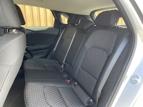 Kia Ceed 1.6 CRDi DynamicLine | Exportprijs | Airconditioning | Cruise Control | Apple Carplay | Android Auto | Lichtmetaal 16'' | Radio | Navigatie |