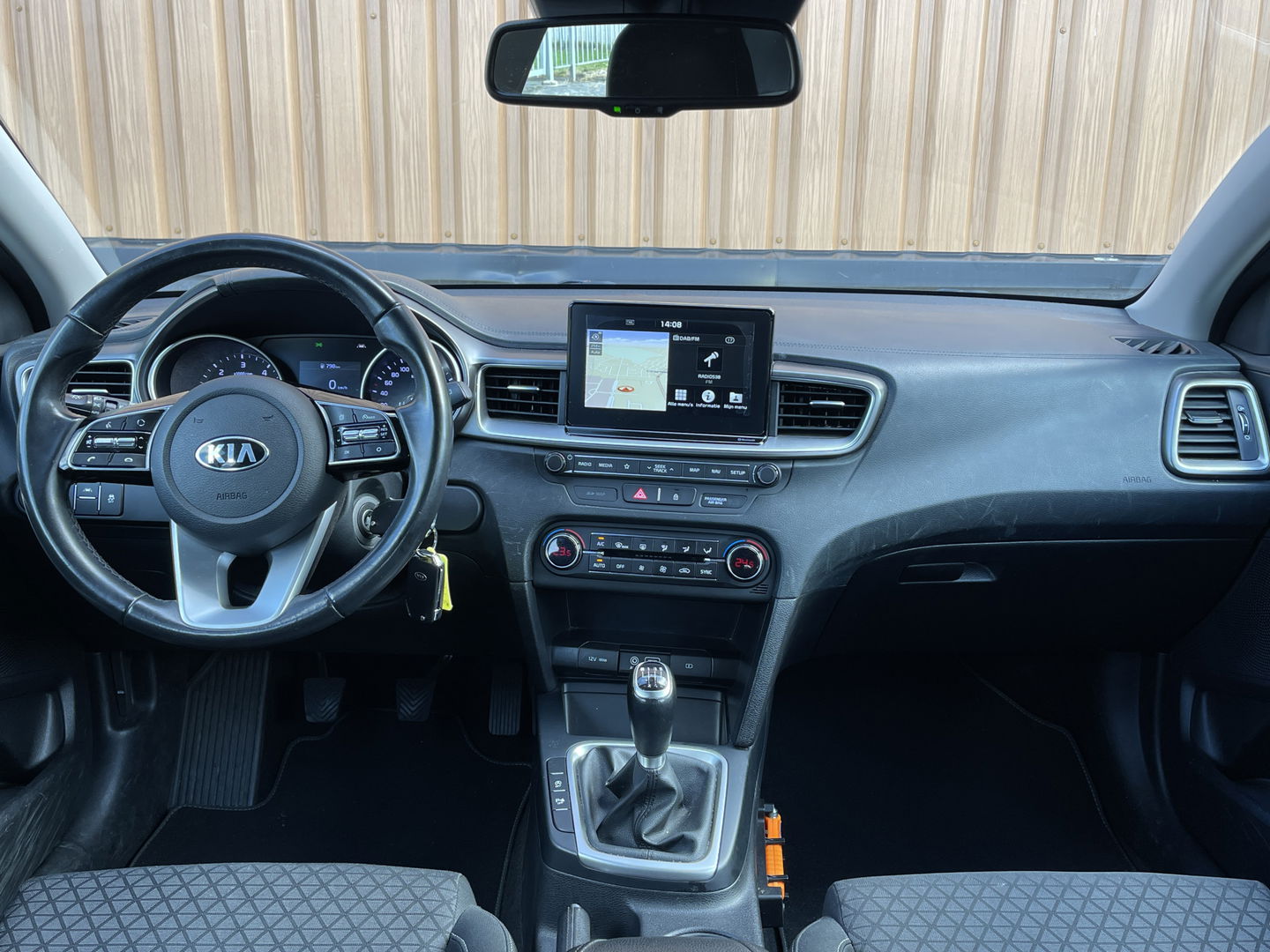 Kia Ceed 1.6 CRDi DynamicLine | Exportprijs | Airconditioning | Cruise Control | Apple Carplay | Android Auto | Lichtmetaal 16'' | Radio | Navigatie |