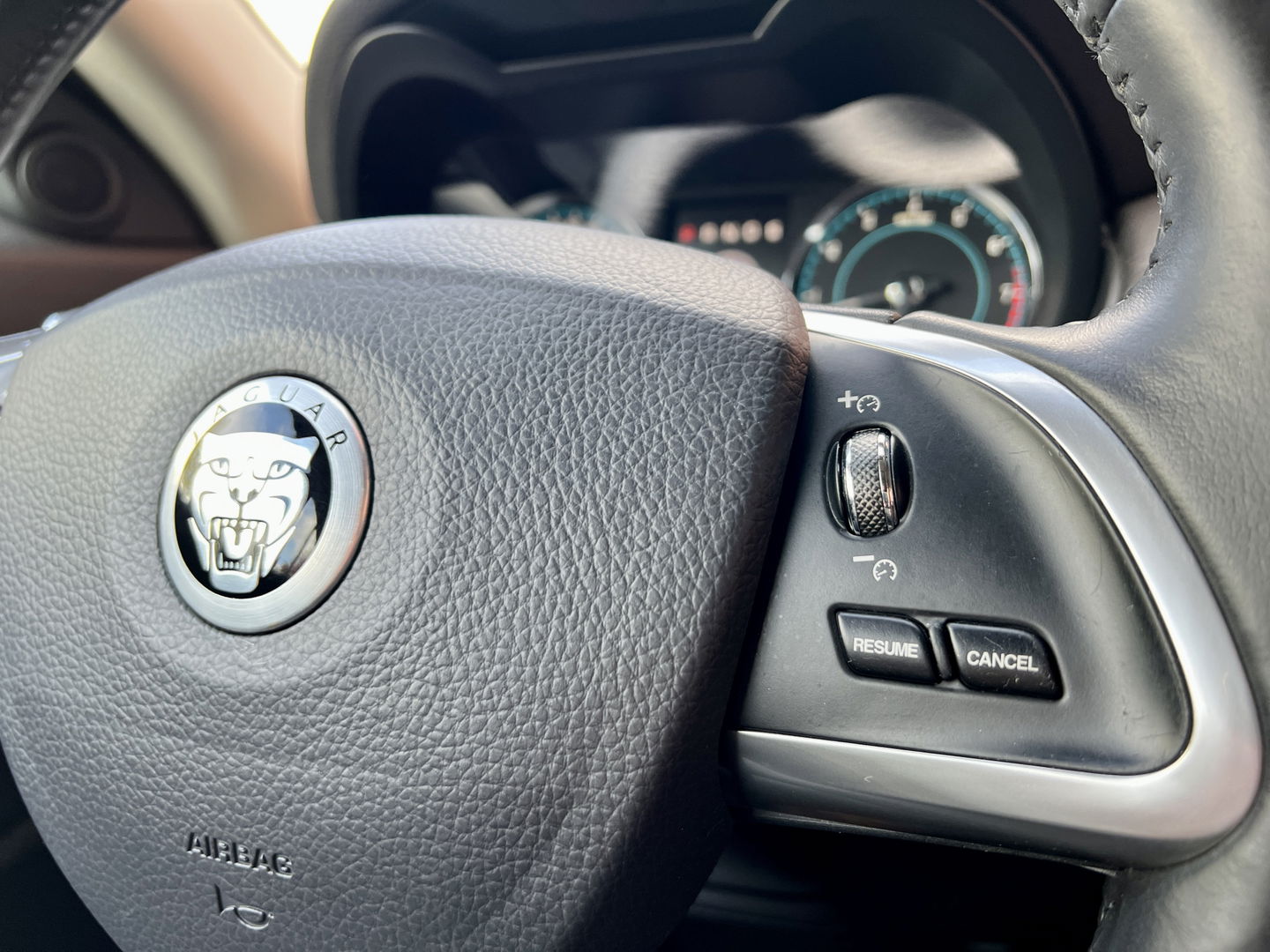 Jaguar XK 5.0 V8 Convertible Portfolio | 385 PK! | Leder | Navigatie | 20" Lichtmetaal | LED | Stuurwiel verwarming | Bluetooth | Camera | Stoelverwarming | Elektrische Memory Stoelen |