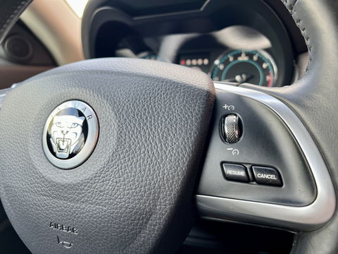 Jaguar XK 5.0 V8 Convertible Portfolio | 385 PK! | Leder | Navigatie | 20" Lichtmetaal | LED | Stuurwiel verwarming | Bluetooth | Camera | Stoelverwarming | Elektrische Memory Stoelen |