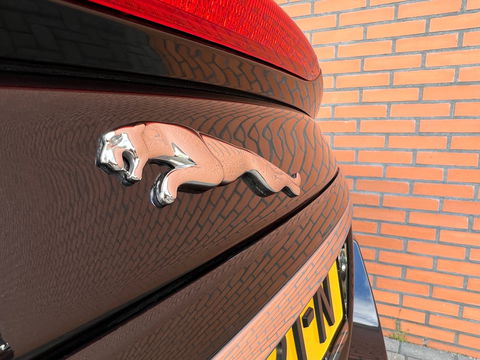 Jaguar XK 5.0 V8 Convertible Portfolio | 385 PK! | Leder | Navigatie | 20" Lichtmetaal | LED | Stuurwiel verwarming | Bluetooth | Camera | Stoelverwarming | Elektrische Memory Stoelen |