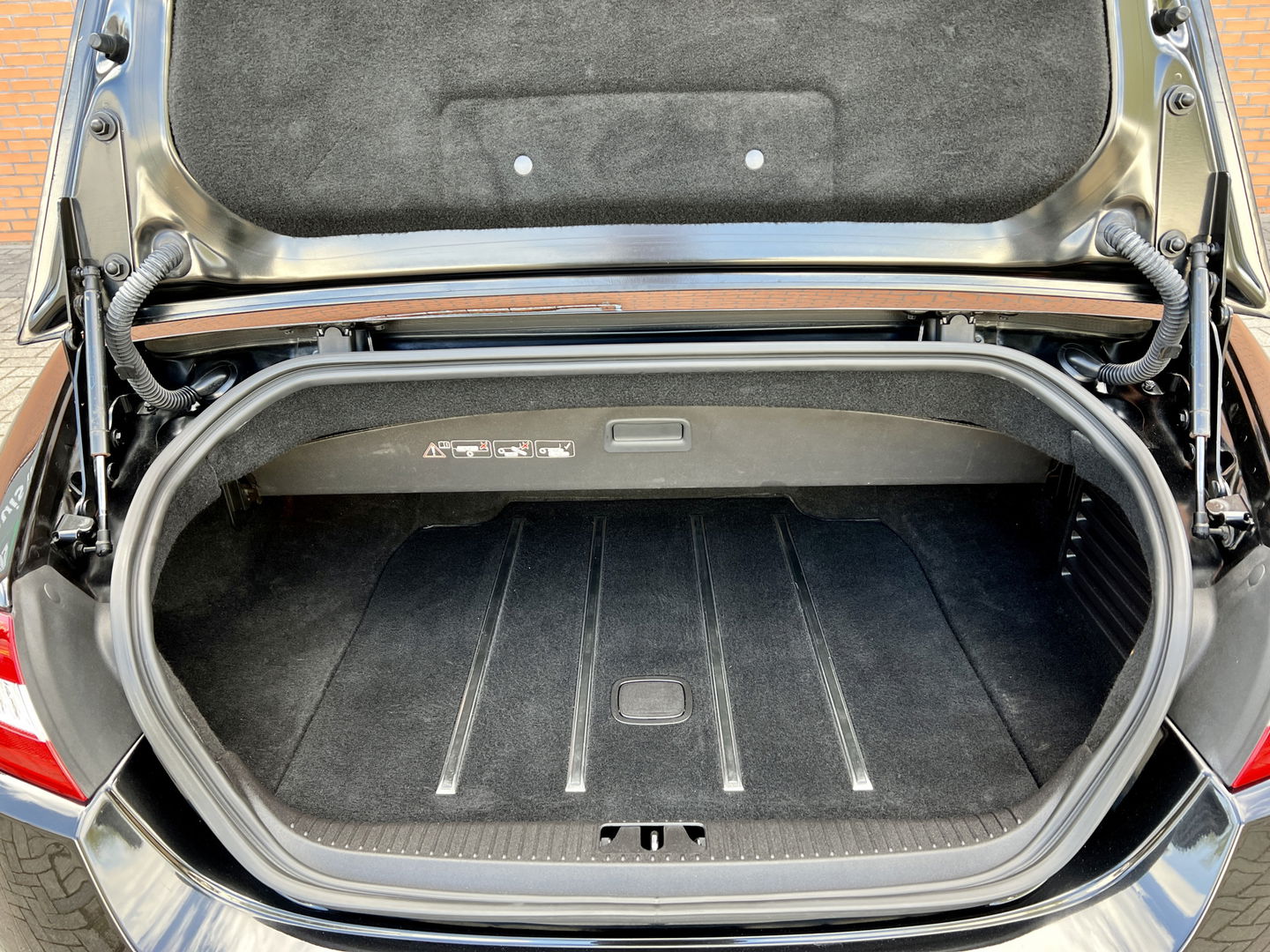 Jaguar XK 5.0 V8 Convertible Portfolio | 385 PK! | Leder | Navigatie | 20" Lichtmetaal | LED | Stuurwiel verwarming | Bluetooth | Camera | Stoelverwarming | Elektrische Memory Stoelen |