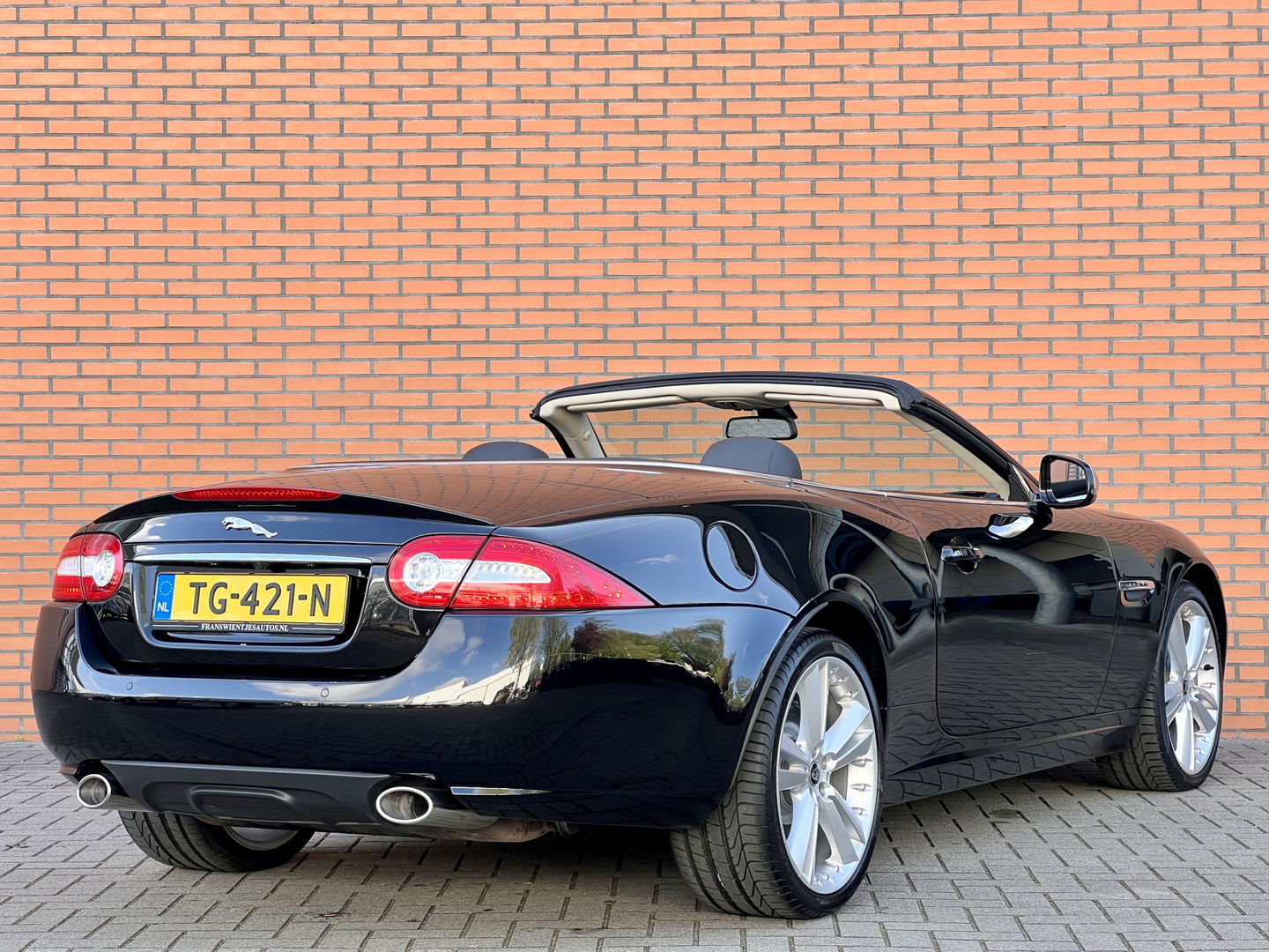 Jaguar XK 5.0 V8 Convertible Portfolio | 385 PK! | Leder | Navigatie | 20" Lichtmetaal | LED | Stuurwiel verwarming | Bluetooth | Camera | Stoelverwarming | Elektrische Memory Stoelen |