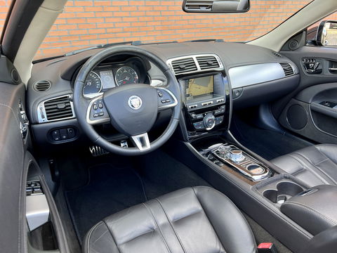Jaguar XK 5.0 V8 Convertible Portfolio | 385 PK! | Leder | Navigatie | 20" Lichtmetaal | LED | Stuurwiel verwarming | Bluetooth | Camera | Stoelverwarming | Elektrische Memory Stoelen |