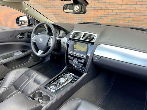 Jaguar XK 5.0 V8 Convertible Portfolio | 385 PK! | Leder | Navigatie | 20" Lichtmetaal | LED | Stuurwiel verwarming | Bluetooth | Camera | Stoelverwarming | Elektrische Memory Stoelen |