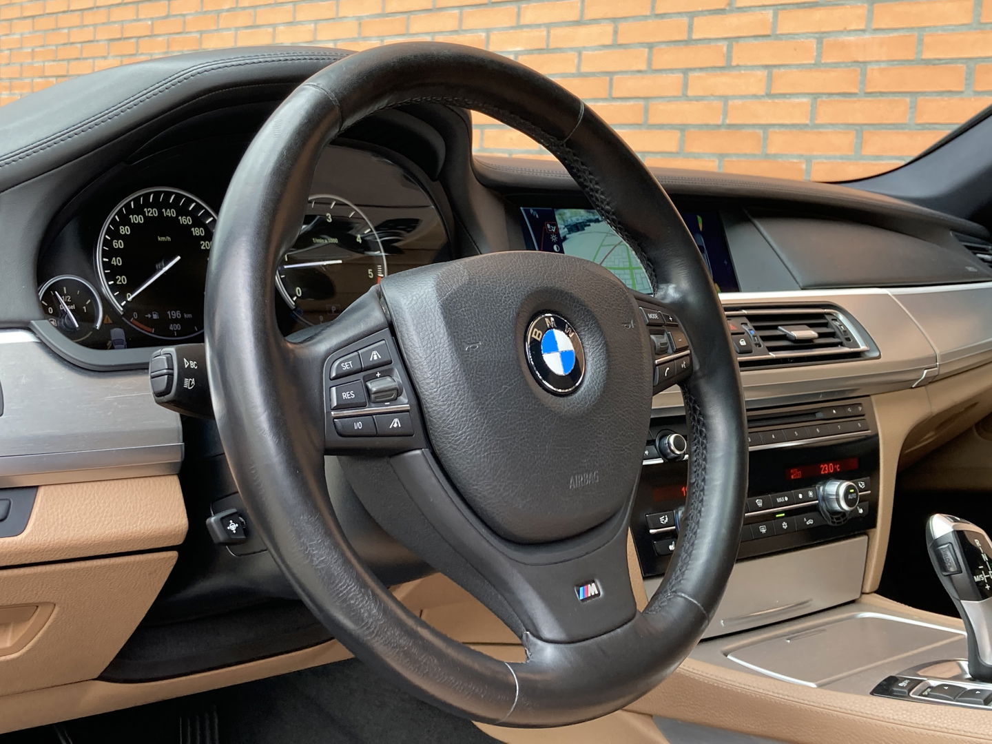 BMW 7 Serie 740d High Executive M-pakket | Head-Up Display | Softclose | Adaptieve cruise control | 19" Lichtmetaal | Camera | Leder | Navigatie | Elektrisch Stuurwiel | Stuurwielverwarming