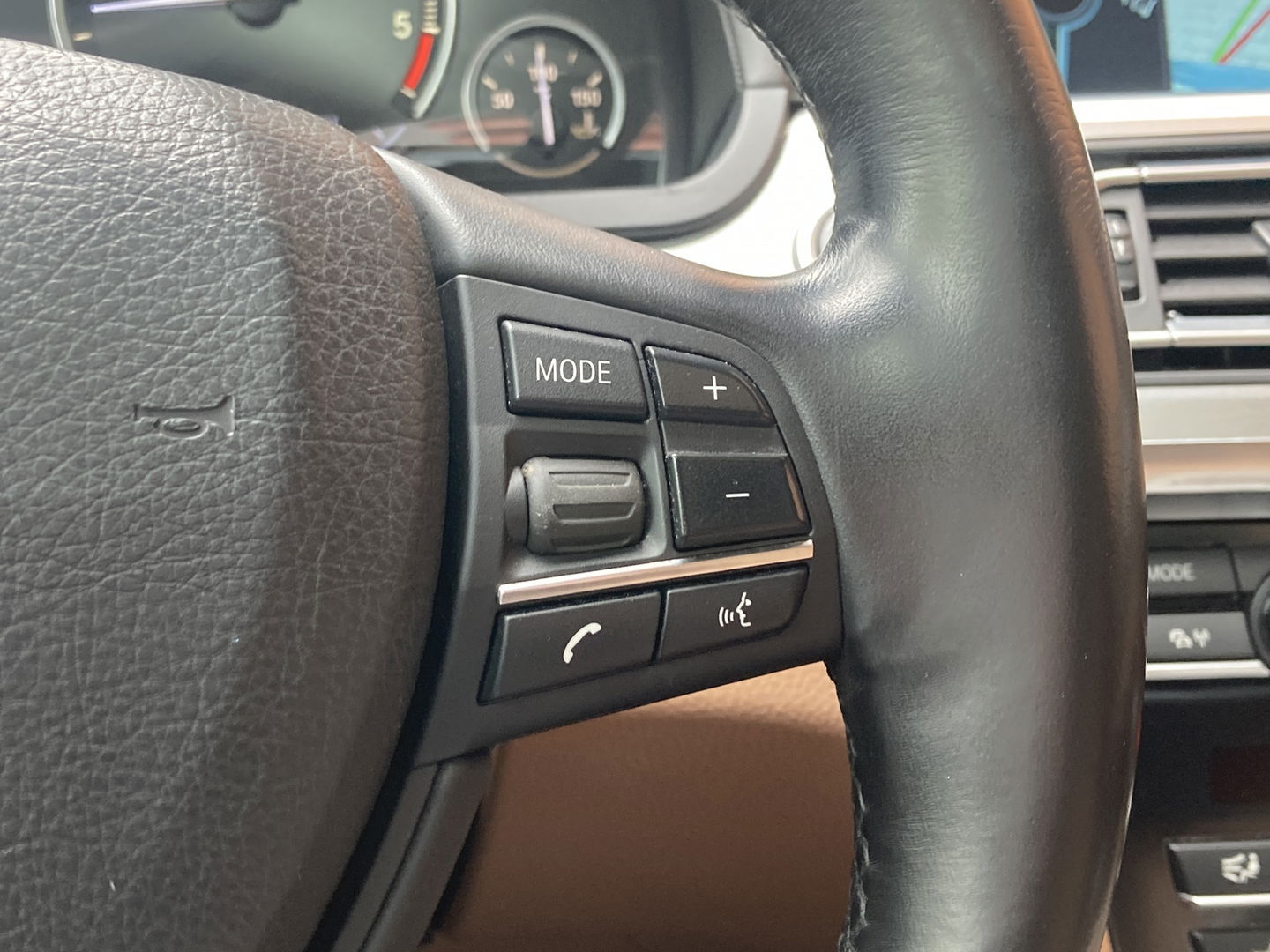 BMW 7 Serie 740d High Executive M-pakket | Head-Up Display | Softclose | Adaptieve cruise control | 19" Lichtmetaal  | Camera | Leder | Navigatie | Elektrisch Stuurwiel | Stuurwielverwarming