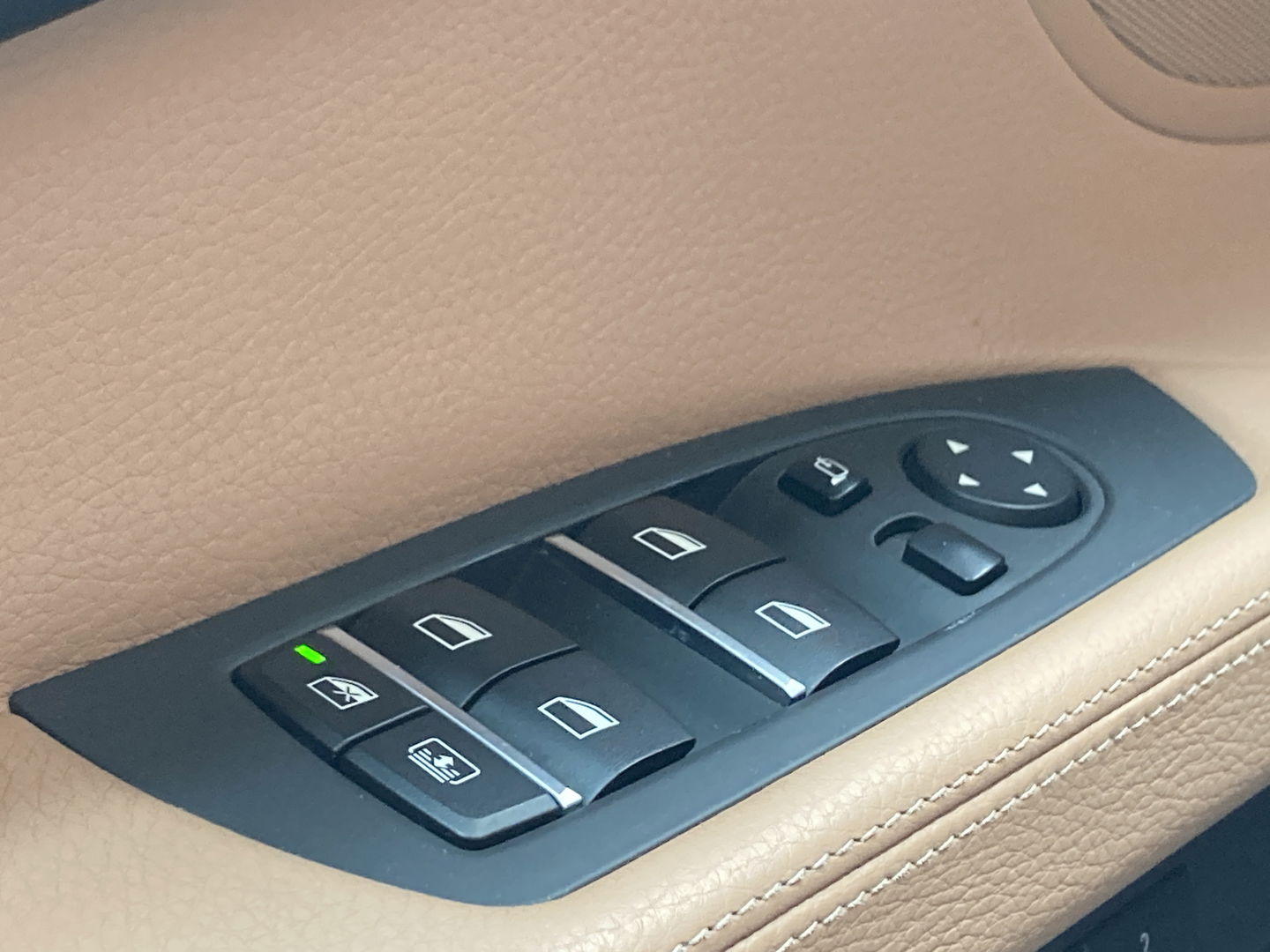 BMW 7 Serie 740d High Executive M-pakket | Head-Up Display | Softclose | Adaptieve cruise control | 19" Lichtmetaal  | Camera | Leder | Navigatie | Elektrisch Stuurwiel | Stuurwielverwarming
