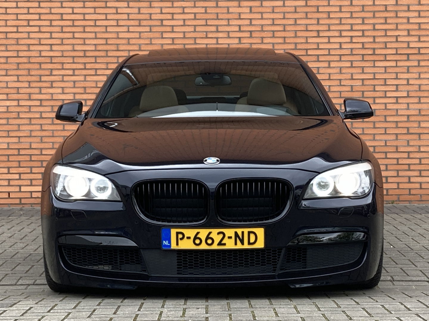 BMW 7 Serie 740d High Executive M-pakket | Head-Up Display | Softclose | Adaptieve cruise control | 19" Lichtmetaal  | Camera | Leder | Navigatie | Elektrisch Stuurwiel | Stuurwielverwarming