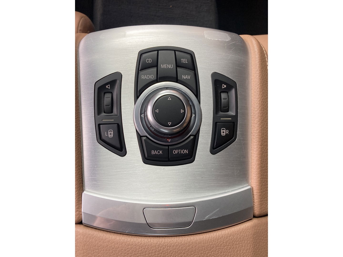 BMW 7 Serie 740d High Executive M-pakket | Head-Up Display | Softclose | Adaptieve cruise control | 19" Lichtmetaal  | Camera | Leder | Navigatie | Elektrisch Stuurwiel | Stuurwielverwarming