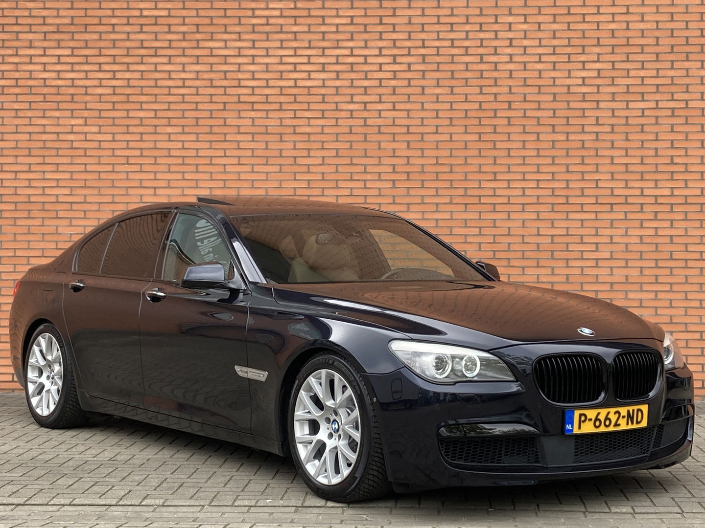 BMW 7 Serie 740d High Executive M-pakket | Head-Up Display | Softclose | Adaptieve cruise control | 19" Lichtmetaal  | Camera | Leder | Navigatie | Elektrisch Stuurwiel | Stuurwielverwarming