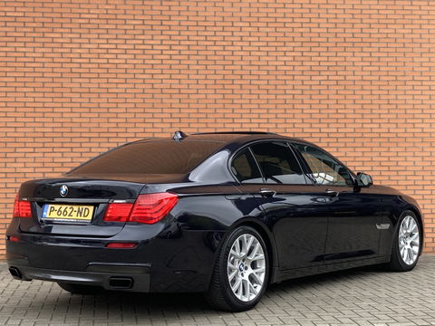 BMW 7 Serie 740d High Executive M-pakket | Head-Up Display | Softclose | Adaptieve cruise control | 19" Lichtmetaal  | Camera | Leder | Navigatie | Elektrisch Stuurwiel | Stuurwielverwarming