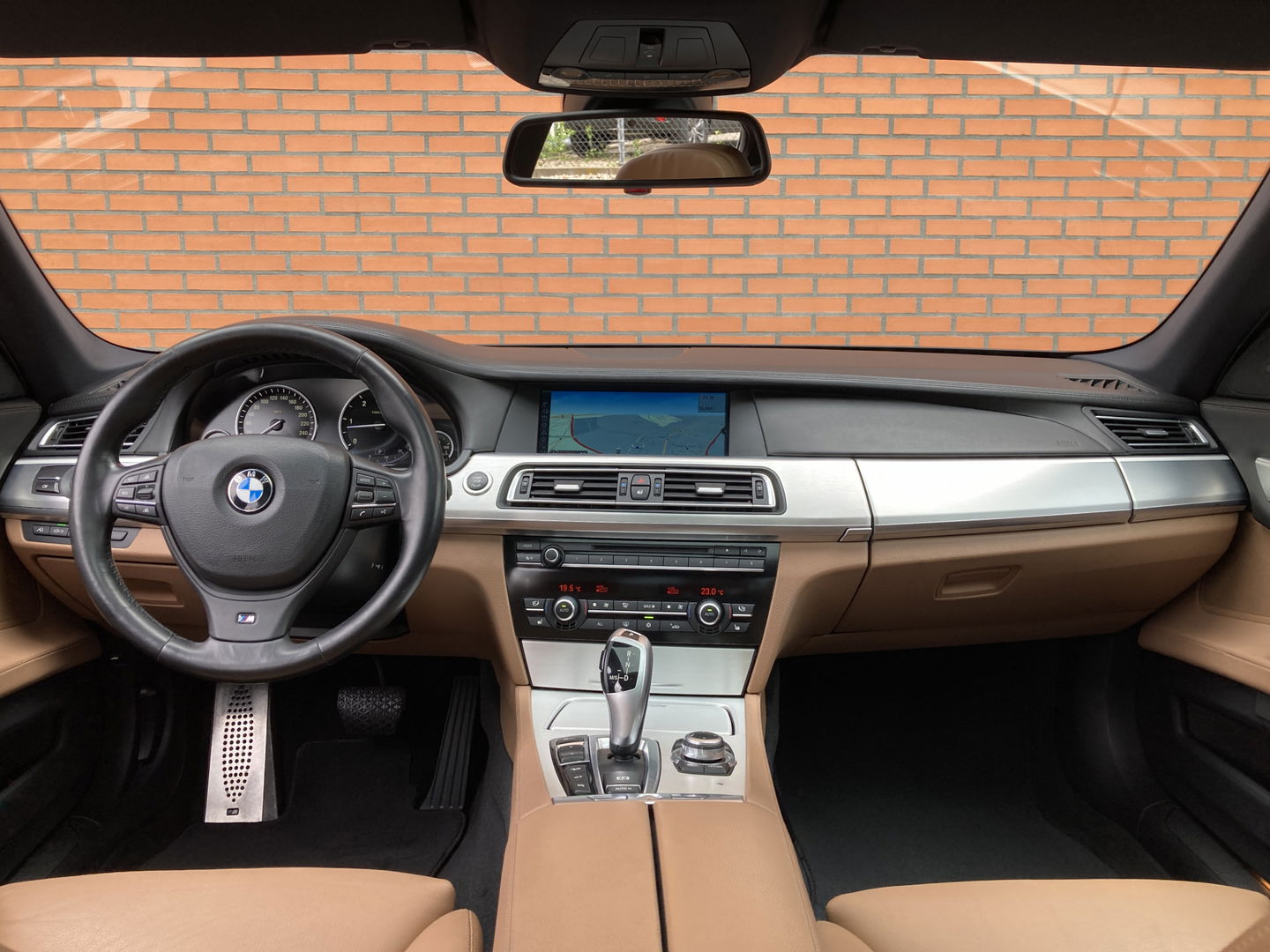 BMW 7 Serie 740d High Executive M-pakket | Head-Up Display | Softclose | Adaptieve cruise control | 19" Lichtmetaal  | Camera | Leder | Navigatie | Elektrisch Stuurwiel | Stuurwielverwarming