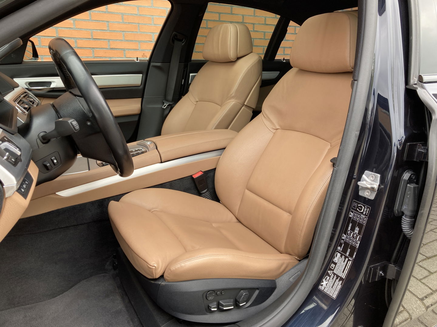 BMW 7 Serie 740d High Executive M-pakket | Head-Up Display | Softclose | Adaptieve cruise control | 19" Lichtmetaal  | Camera | Leder | Navigatie | Elektrisch Stuurwiel | Stuurwielverwarming