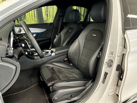 Mercedes-Benz C-Klasse AMG 63 | 19" Lichtmetaal | Camera | LED | Leder | Cruise Control | Airconditioning | Parkeersensoren | Bluetooth | Elektrische Stoelen |
