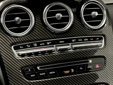Mercedes-Benz C-Klasse AMG 63 | 19" Lichtmetaal | Camera | LED | Leder | Cruise Control | Airconditioning | Parkeersensoren | Bluetooth | Elektrische Stoelen |