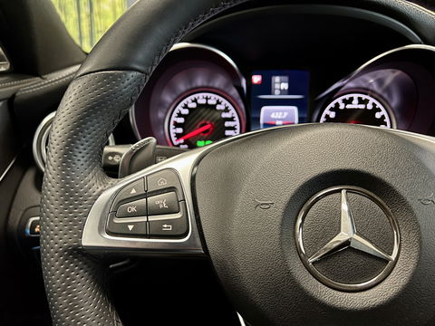 Mercedes-Benz C-Klasse AMG 63 | 19" Lichtmetaal | Camera | LED | Leder | Cruise Control | Airconditioning | Parkeersensoren | Bluetooth | Elektrische Stoelen |