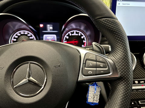 Mercedes-Benz C-Klasse AMG 63 | 19" Lichtmetaal | Camera | LED | Leder | Cruise Control | Airconditioning | Parkeersensoren | Bluetooth | Elektrische Stoelen |
