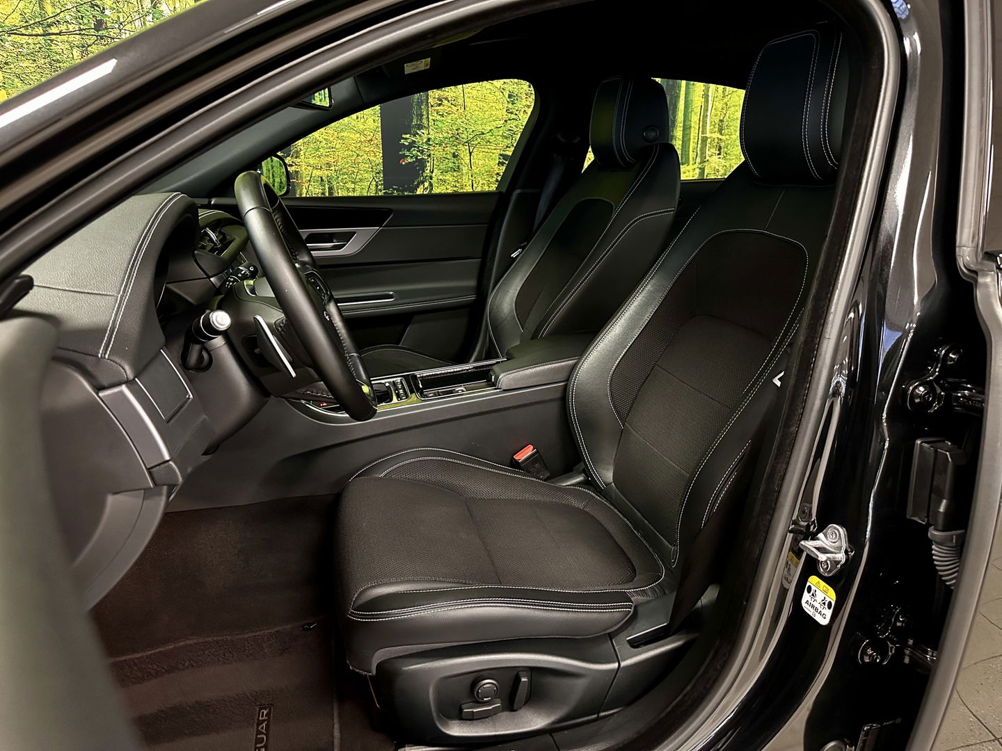 Jaguar XF 2.0 Prestige | Cruise Control | Achteruitrijcamera | Stoelverwarming | Parkeersensoren | Elektrische Stoelen |